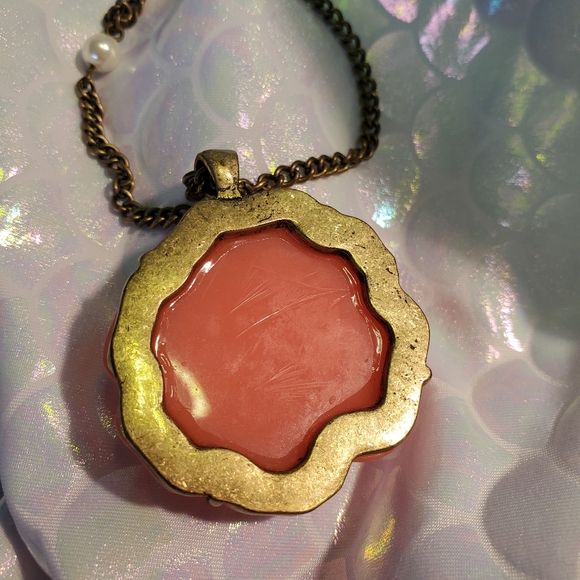 Vintage Avon Acrylic Peach Rose and Faux Pearls Station Necklace Avon NW… - Picture 4 of 8